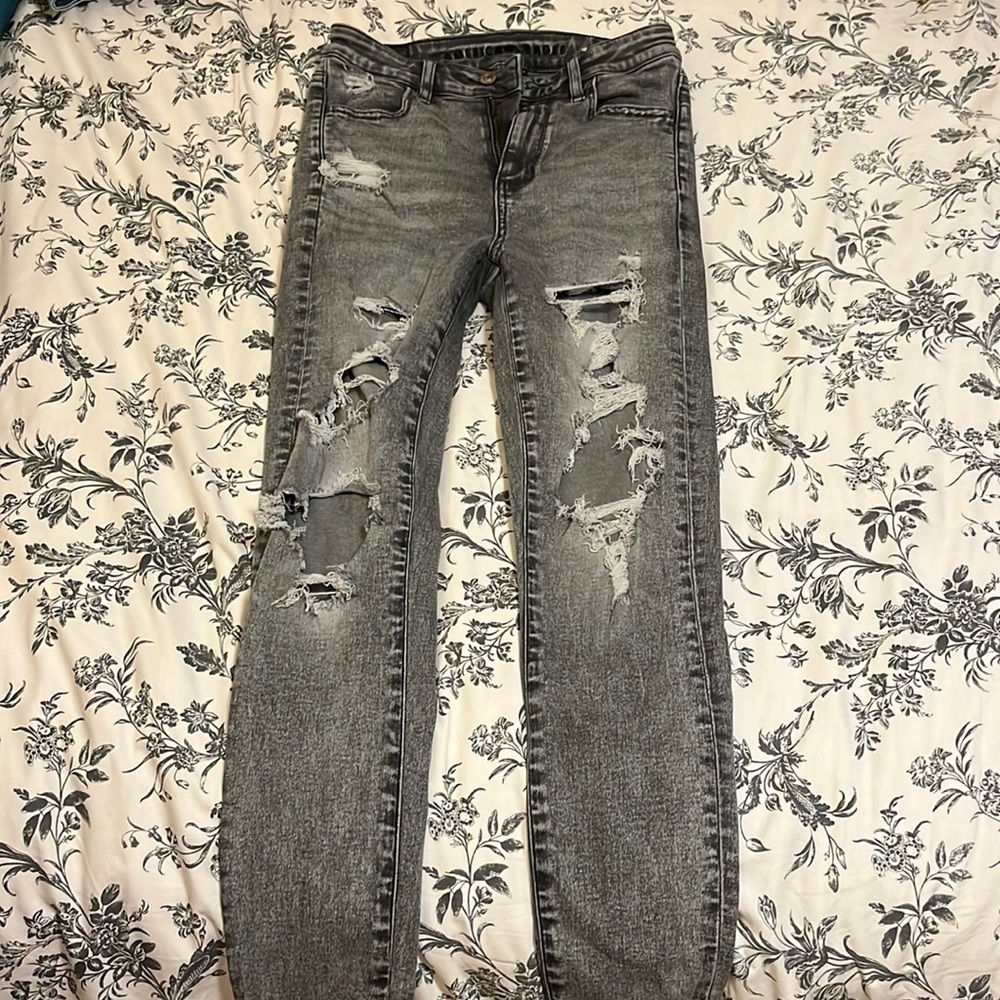 American Eagle skinny jeans with rips